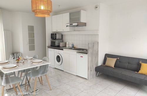 Saint-Acheul Apartment | Bright apartment - ideally located - *free parking* - *balcony* - *free parking*.