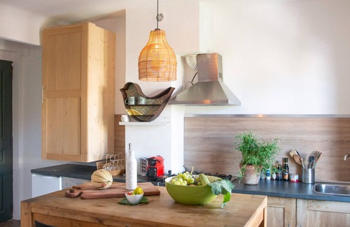 Arles City Centre Apartment | Bright apartment in historic building for a getaway