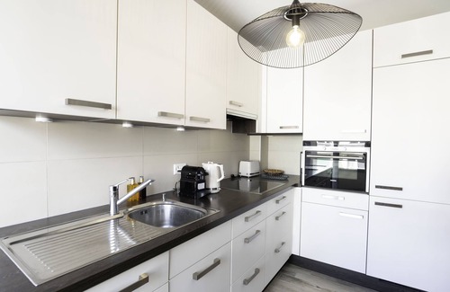 Pully Apartment | Bright apartment Lausanne city center