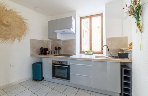 Centre Historique Apartment | Bright apartment - Narbonne hypercentre - 8mn walk from train station