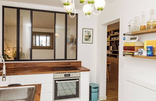 Quartier de la Goutte-d'Or Apartment | Bright apartment with double terrace