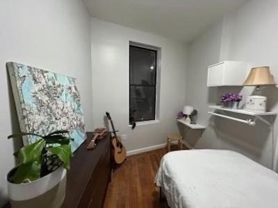 Brooklyn Apartment | Bright Artist 2 Bedroom - One block from Prospect Park - Across from the train