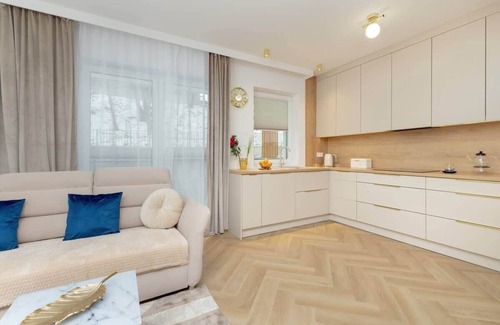 Emaus Apartment | Bright Beige Apartment | Balcony | Gdańsk