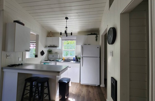 Grand Beach Cabin | Bright & Blue Grand Beach beach house!