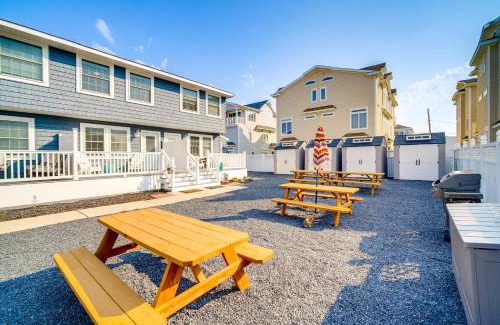 Brigantine House | Bright Brigantine Townhome Steps to Beach Access!