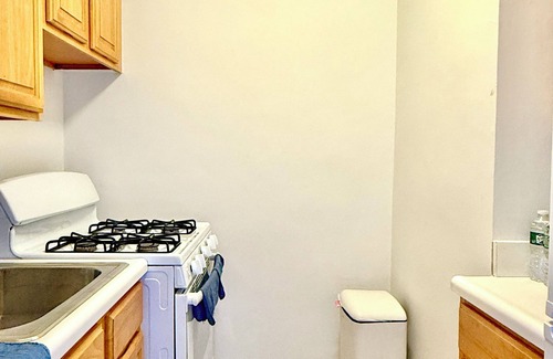 Kensington Apartment | Bright Brooklyn Studio: Your Escape in the City