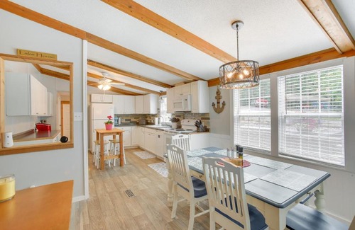 Byrdstown House | Bright Byrdstown Home with Views of Dale Hollow Lake