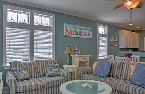 Carolina Beach Condo | Bright Carolina Beach Condo - Walk to the Beach!