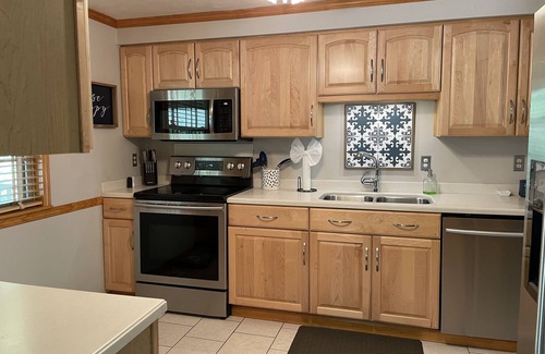 Cranberry Township House | Bright & Charming 3BR House just outside of Pittsburgh!