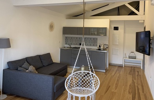 Vic-le-Comte House | bright charming apartment in private property close to amenities