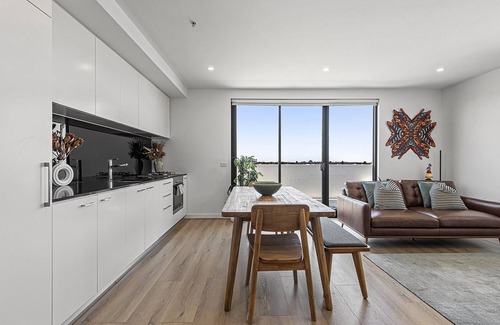 Preston Apartment | Bright City-View Retreat in the Heart of Preston