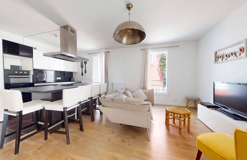 L'Ile-Saint-Denis Apartment | Bright, comfortable apartment