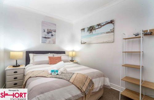Orange House | Bright, Cosy Cottage near CBD- Free wifi, Netflix and Disney Plus