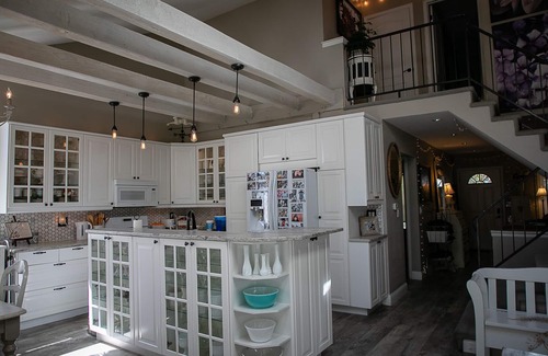Lafayette House | Bright & Cozy Cottage- Serene Artist’s Home