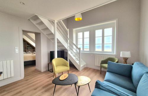 Courtoisville-Sillon-Moka Apartment | Bright duplex with magnificent sea views
