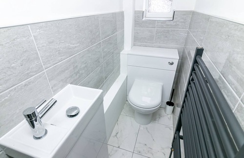 Stevenage House | Bright Family House in Stevenage - Pastures Lodge