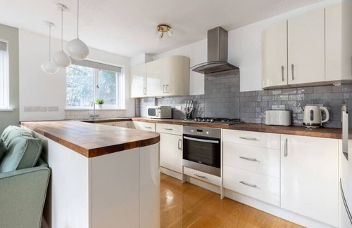 Camberwell Apartment | Bright Flat in Camberwell