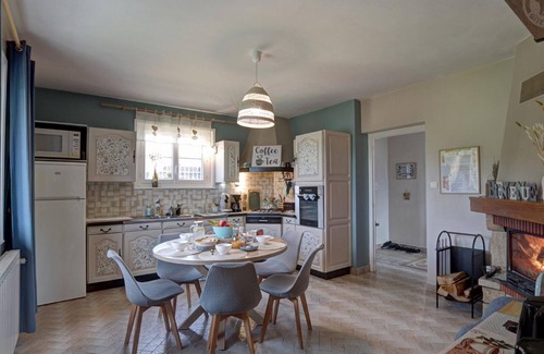 Saint-Georges-en-Couzan Cottage | Bright house with garden, garage, outdoor games, pets allowed