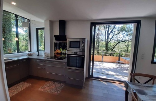 Saint-Paulet-de-Caisson House | Bright accommodation in the woods with terrace