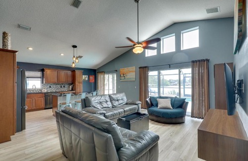 Lakeview Village House | Bright Getaway with Ski Lake, 11 Miles to Dtwn Tampa