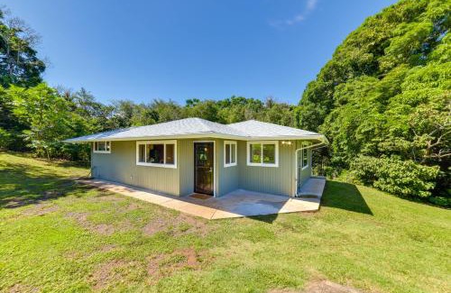 Pauwela Apartment | Bright Haiku Studio Patio and Rainforest View