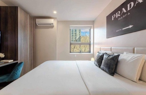 Gay Village Hotel | Bright King – Berri-UQAM Vibe