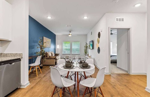 Lake Buena Vista Apartment | Bright King Suite w/Pool + Gym and Near Parks