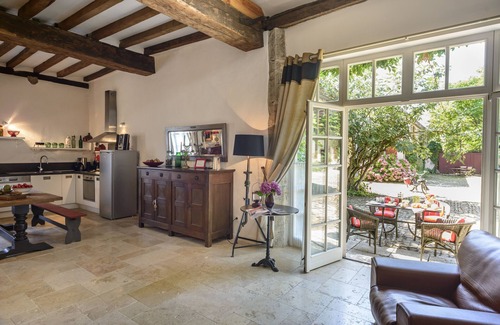 Montagny-les-Beaune House | Bright loft with private courtyard terrace in a charming area of ​1740