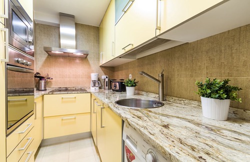 Lista Condo | Bright & Modern 2BR Apartment in Heart of Upscale Barrio Salamanca. Great Views