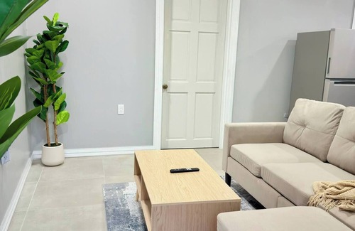 Georgetown Apartment | Bright, Modern and convenient Apartment#3