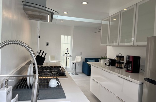 Lancaster Apartment | Bright Modern Apartment