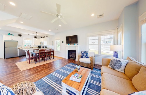 Arundel Cottage | Bright & modern home near the coast with pool, WiFi, game room & gym
