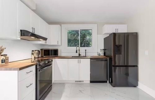 York - Haig Apartment | Bright & Modern Loft w/Patio, By Falls & Wineries