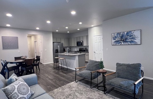 Dupont House | Bright Modern Retreat Near DIA & Gaylord Resort