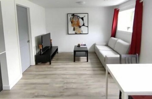 Kitchener Apartment | Bright One Bedroom Apartment w/ Sunroom, Wifi, Parking