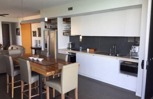Nelly Bay Apartment | Bright Point Double Absolute