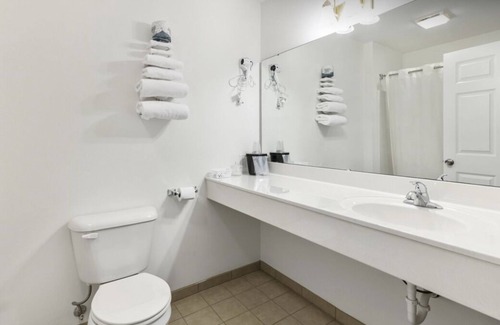 Red Bud Bed & Breakfast | Bright Single King Suite in the Heart of Red Bud!