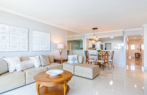 Sunny Isles Beach Condo | Bright & Spacious Condo with Breathtaking Bay Views + WiFi