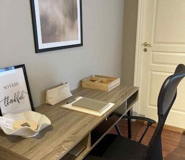 Valderhaugstranda Apartment | Bright & Spacious Apartment by the Sea, Free Parking, 10min to Airport, 12min to Ålesund