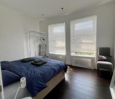 Brixton Hill Apartment | Bright, Spacious, Charming & Fully Equipped Victorian Flat in Quiet Brixton