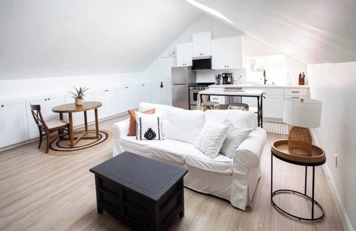 Loma Portal House | Bright, Spacious, King Bed, Family Friendly