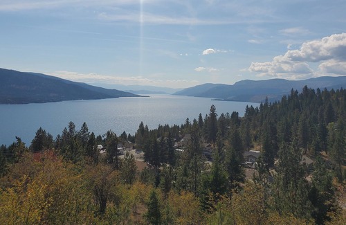 Westshore Estates House | Bright & Spacious Okanagan Lakeview 3 bdrm house.