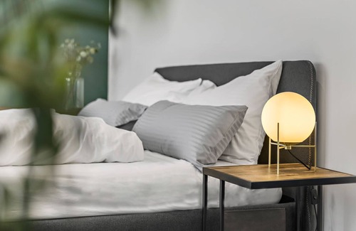 Antonviertel Apartment | ☆BRIGHT: Spacious Studio for 4 | Kitchen | Parking