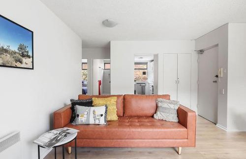 Richmond Apartment | Bright, Stylist apartment in Richmond Terrace