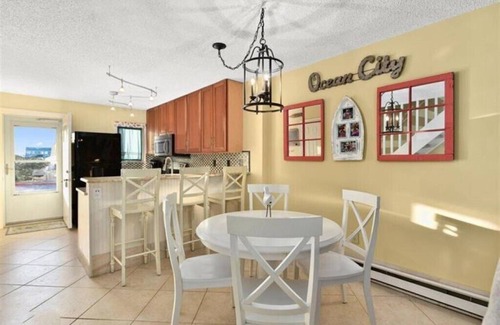 Midtown Ocean City House | Bright Townhome on the Bay with Pool, Short Walk to Beach and Boardwalk