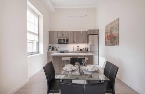 Chinatown Apartment | Bright Travel-friendly 1BR Downtown Condo | Perfect for Medical Tourism