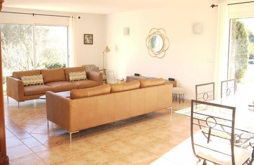 Neffies Villa | Bright Villa, Large Villa with swimming pool near Pezenas.