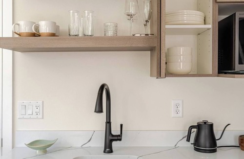 Eastlake Apartment | Bright, warm, and modern guest suite in Seattle’s Eastlake neighborhood.