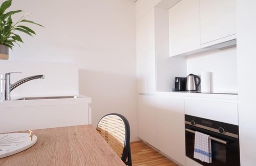 Favoriten Apartment | Bright & Wonderful Apartment at Oberlaa Therme