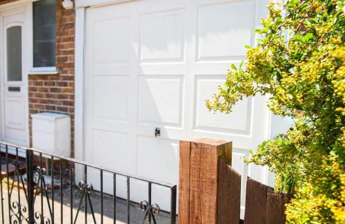 Hove House | Brighton & Hove 4 bedrooms house with garage